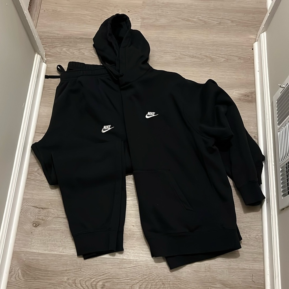 Nike jogging suit
